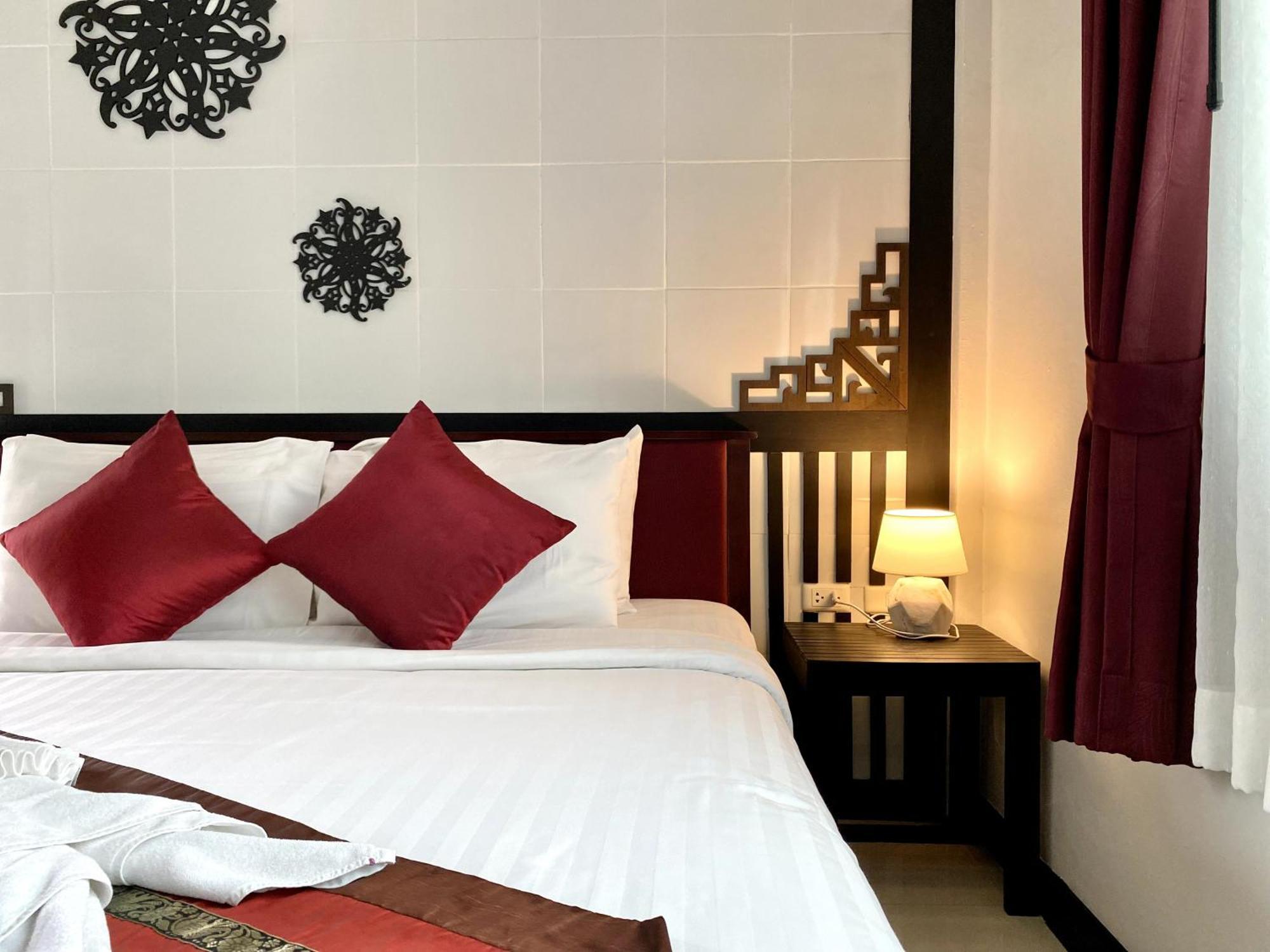 Patong Sunray Beach Hotel מראה חיצוני תמונה