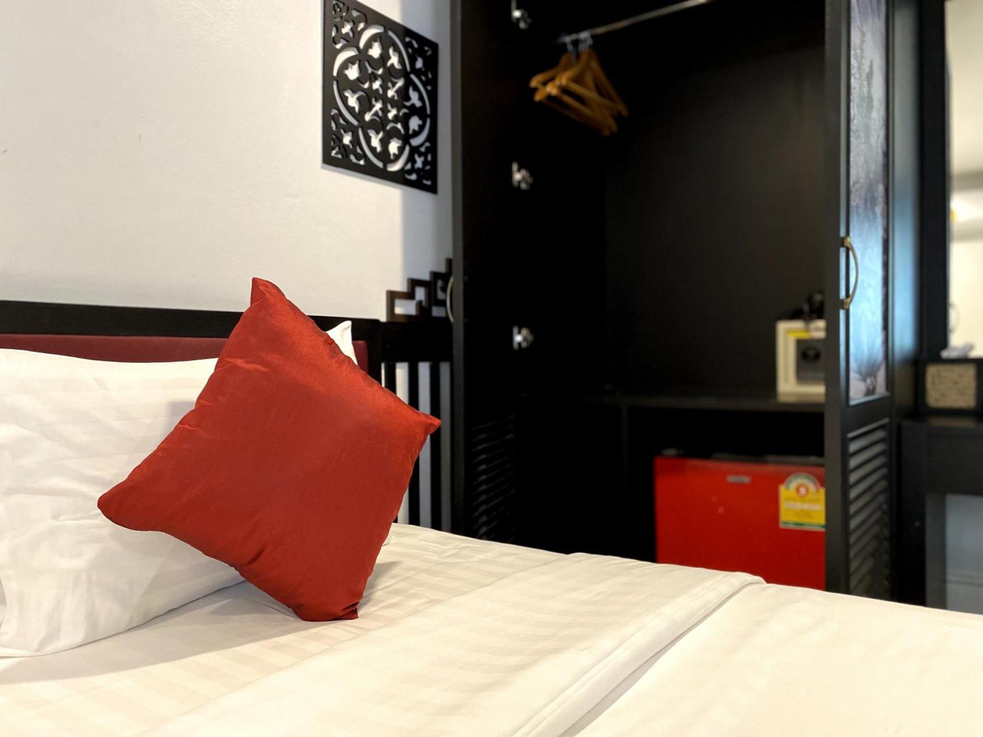 Patong Sunray Beach Hotel מראה חיצוני תמונה