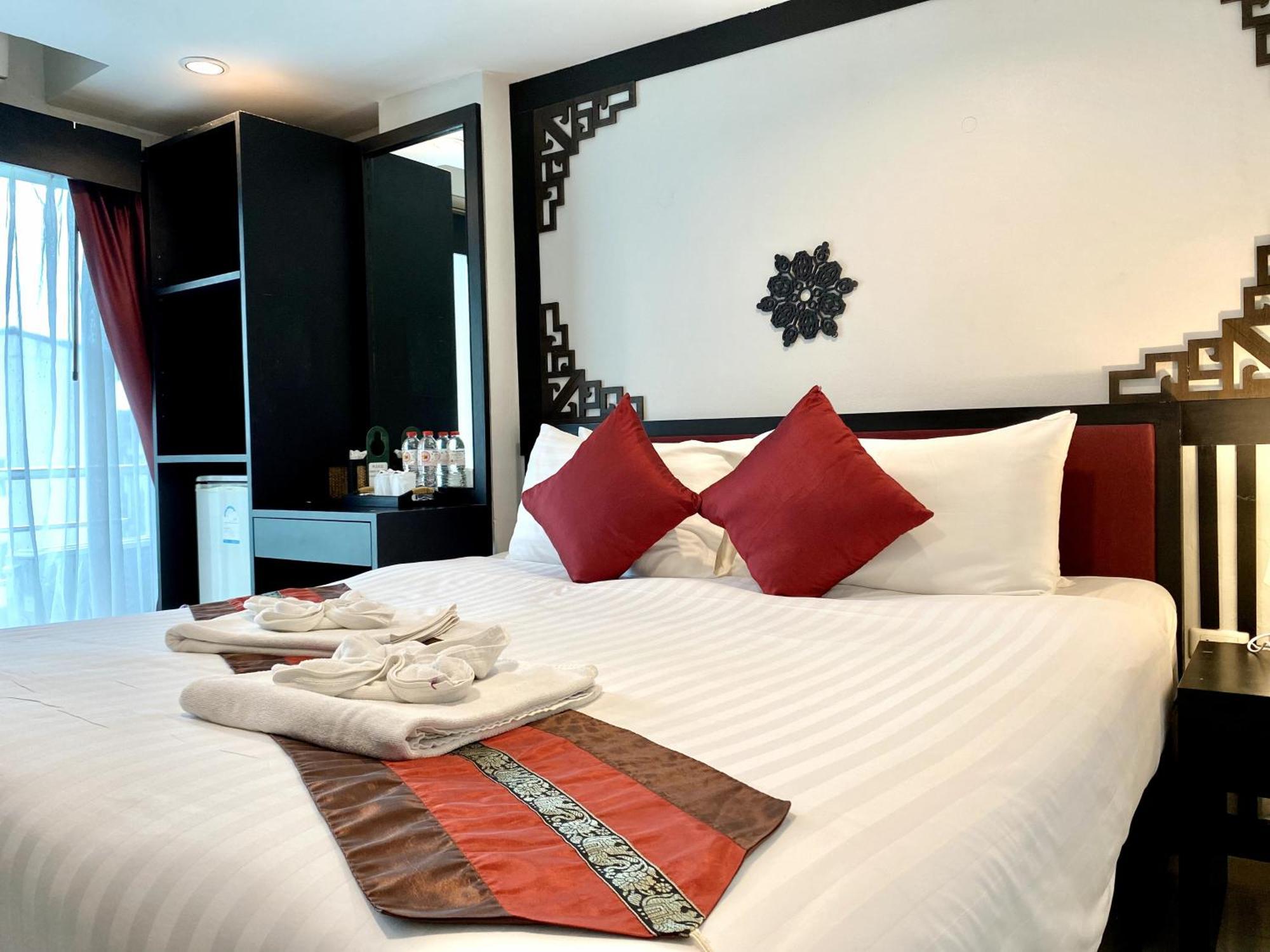 Patong Sunray Beach Hotel מראה חיצוני תמונה