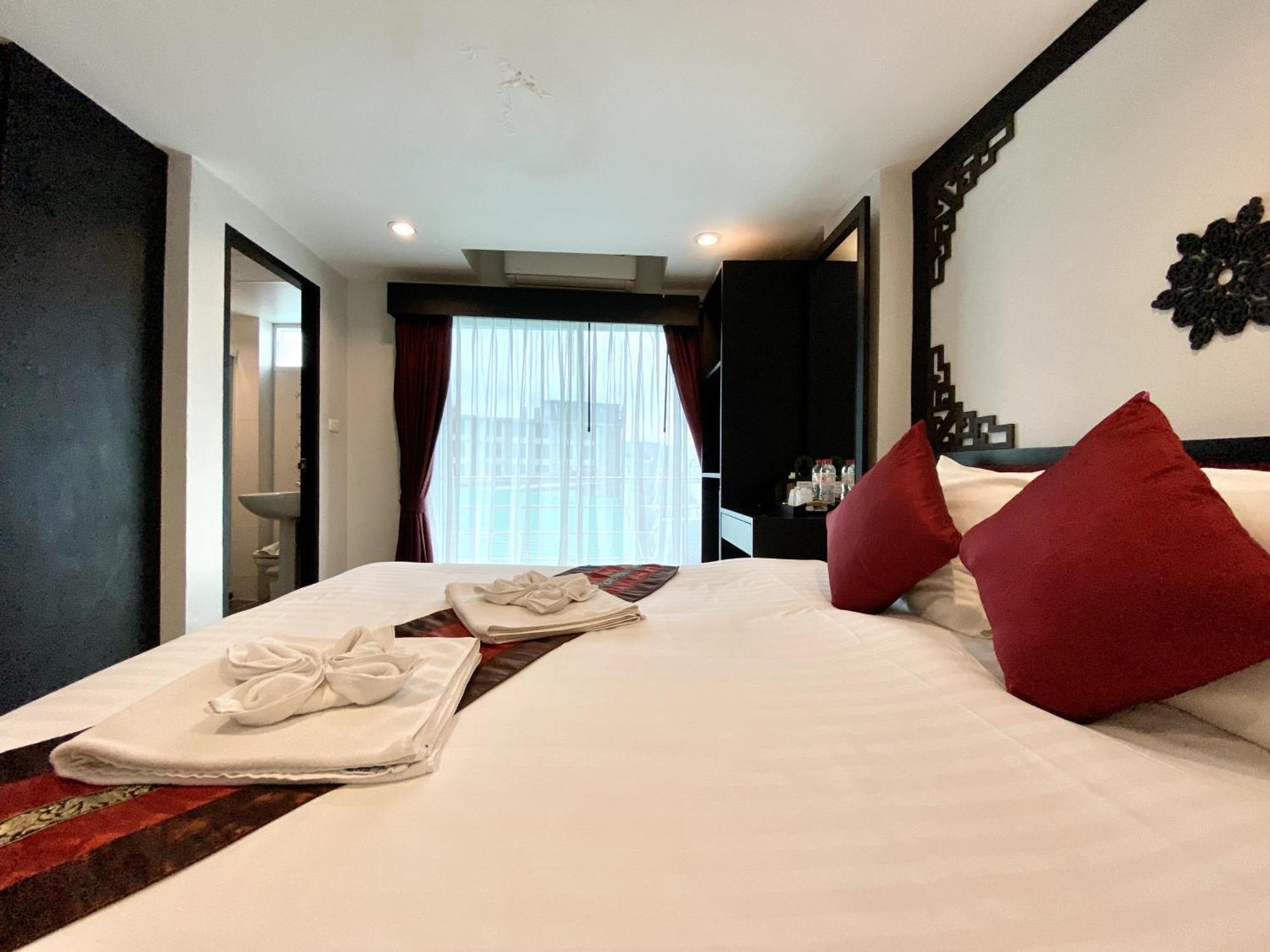 Patong Sunray Beach Hotel מראה חיצוני תמונה