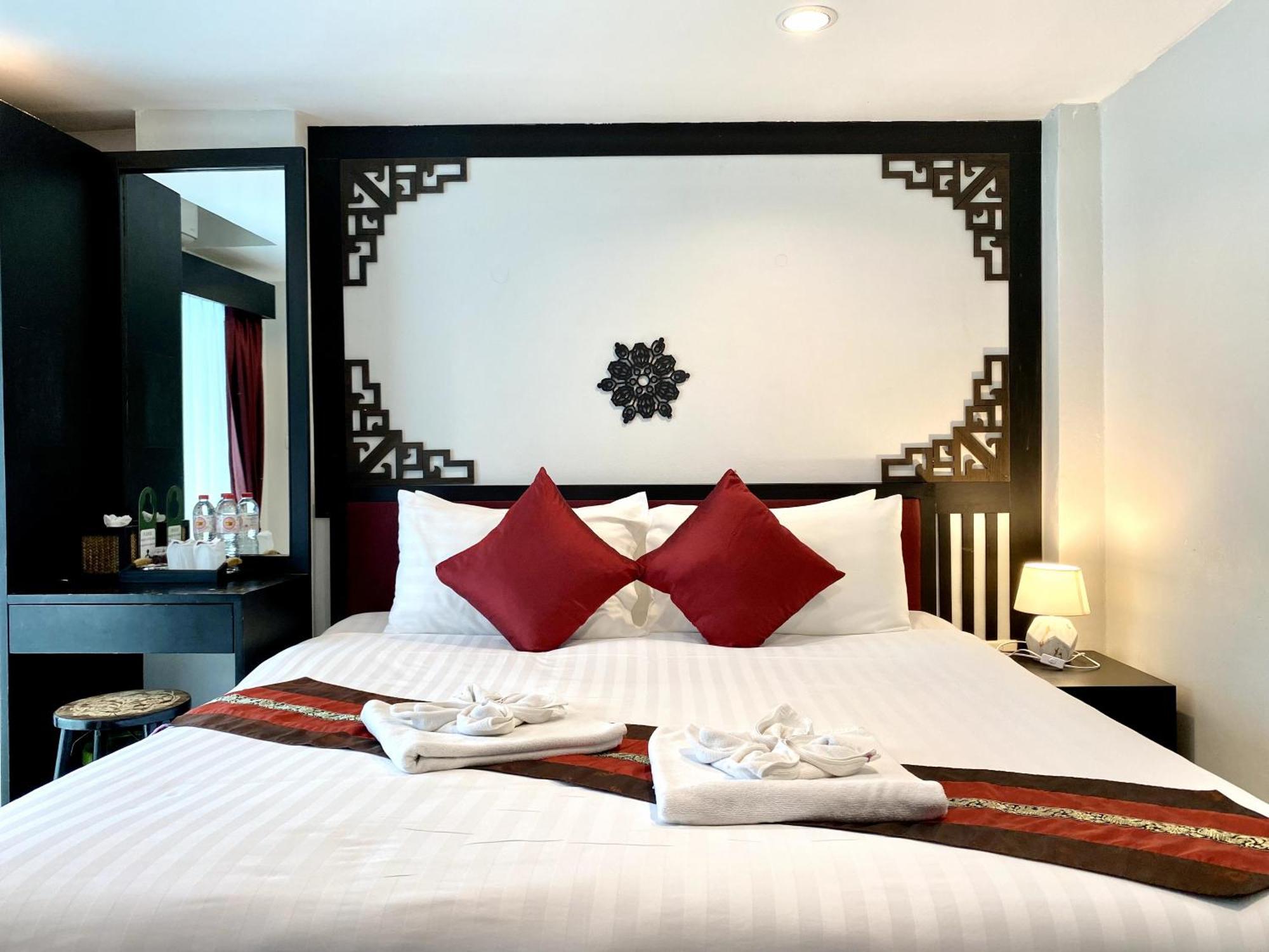 Patong Sunray Beach Hotel מראה חיצוני תמונה